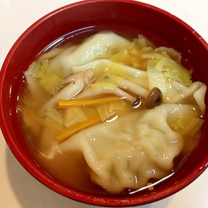 アツアツにしていただきます☆白菜と生姜の餃子スープ